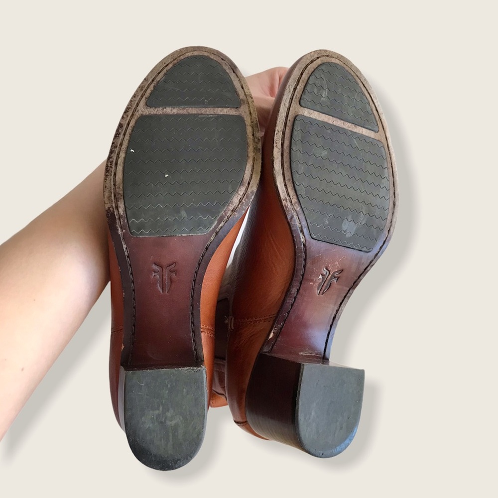 Frye Stella Chelsea Short Leather Ankle Bootie - Picture 9 of 16